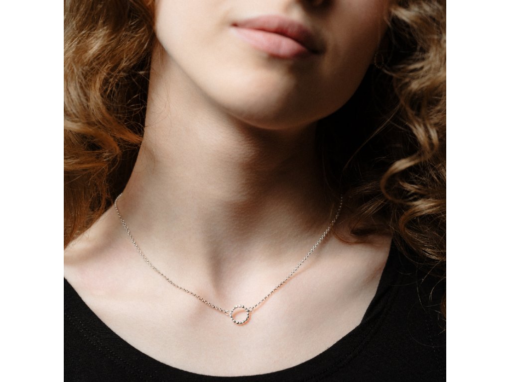 strieborny-nahrdelnik-jolie