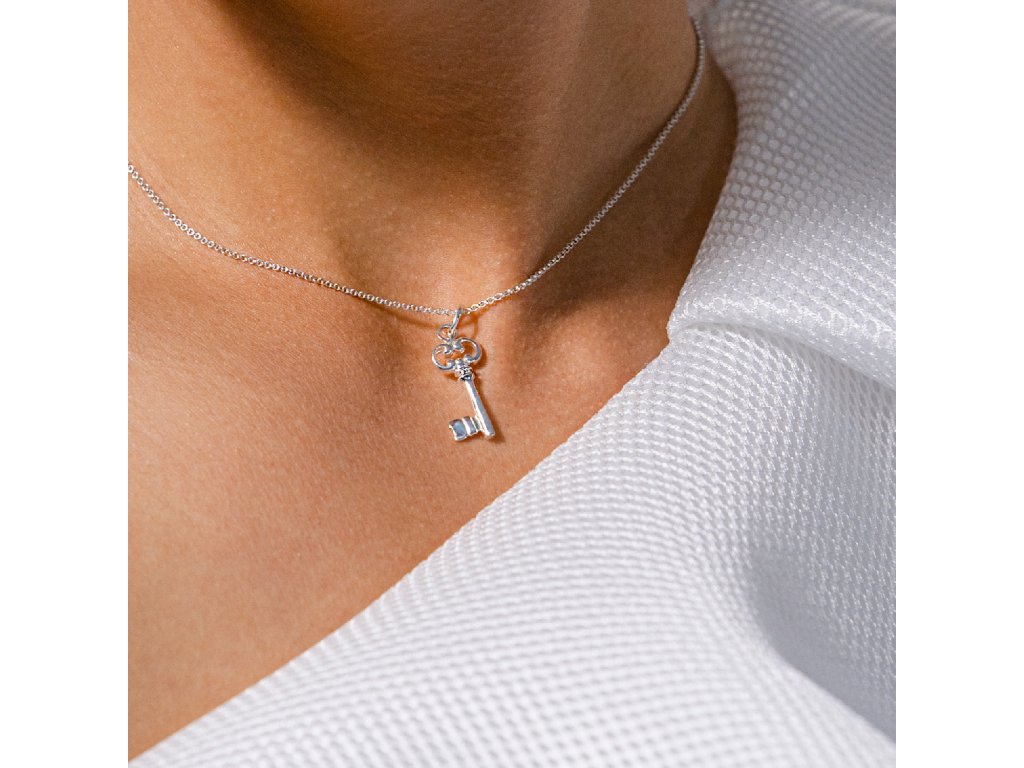 strieborny-nahrdelnik